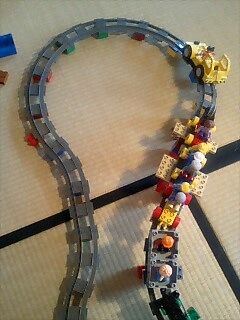 レゴで電車あそび